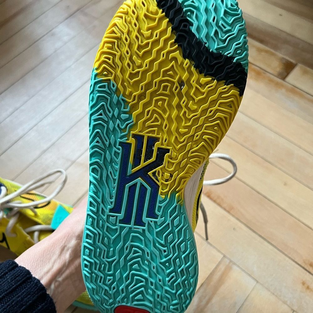 Nike Kyrie SpongeBob Athletic Shoes size 5.5 - Picture 8 of 9